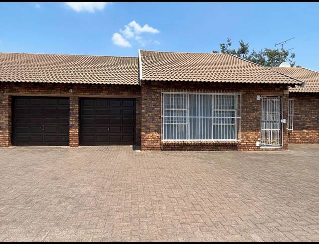 3 BEDROOM TOWNHOUSE FOR SALE IN WALDRIFT